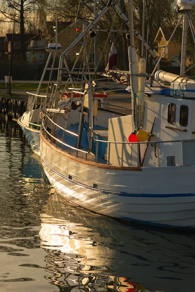 Warm light over the fishing harbour at Grisslehamn during late — Stock Photo, Image