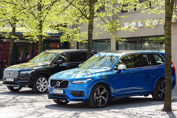 Volvo Xc90 na displeji na jaře v Kungstradgarden — Stock fotografie