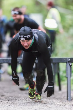 Stockholm Stadion ve crawli etrafında Zorlu Viking engel kursu