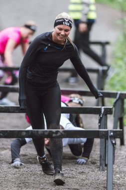 Stockholm Stadion ve crawli etrafında Zorlu Viking engel kursu