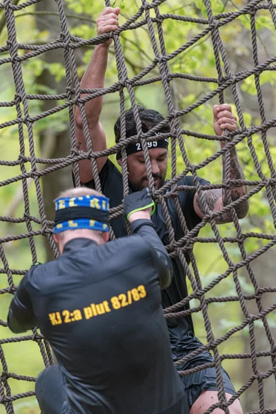 Net climb at Tough Viking obstacle course around Stockholm Stadi — Stock Photo, Image