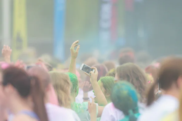 Ręce w powietrzu kolor uruchomić Tropicolor world tour w Sztokholmie — Zdjęcie stockowe