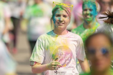 Renk çalıştırmak Tropicolor renk istasyonlarında arasında kadın runner