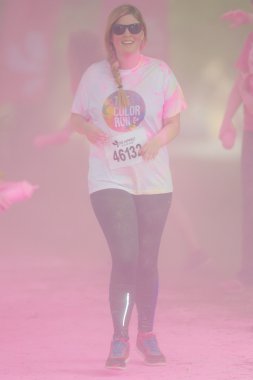 Renk çalıştırmak Tropico pembe renk istasyonunda kadın oyundaki