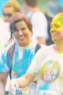 Color Run Tropicolor dünya t de son mavi istasyonunda Runners
