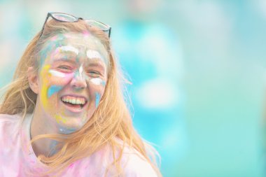 Color Run Tropicolor dünya t de son mavi istasyonunda Runners