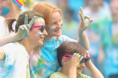 Color Run Tropicolor worl'daki son mavi istasyonda fotoğraf zamanı