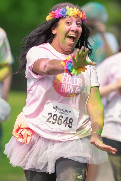 Colorful happy woman between the color stations at Color Run Tro — Stock Photo, Image