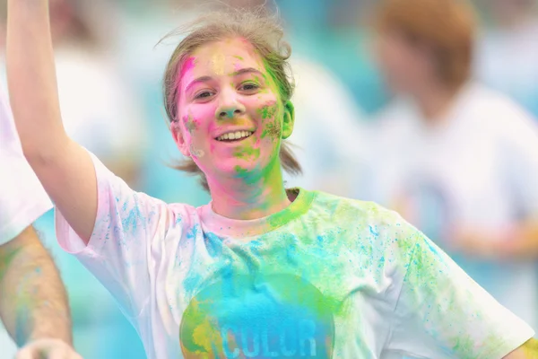 Female runner at the last blue station at Color Run Tropicolor w — Stock Photo, Image