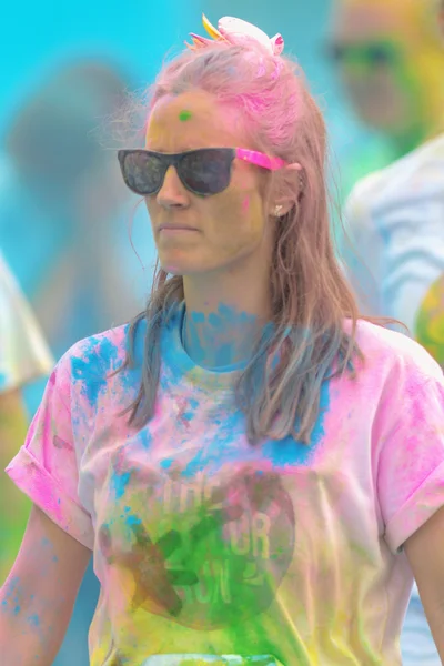 Runners at the last blue station at Color Run Tropicolor world t — Stock Photo, Image