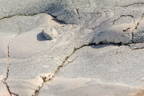 Pedra em formações rochosas no mar báltico — Fotografia de Stock