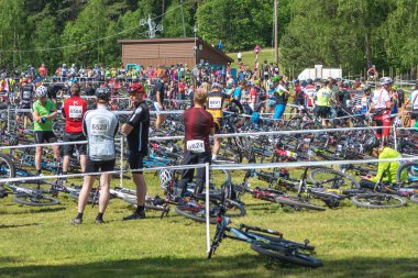 Lida loo hazırlıkları başlamadan önce dağ bisikleti yarışı