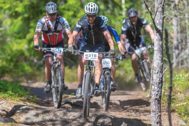 Lida döngü duri de ormanlarda rekabet Mtb bisikletçiler grubu