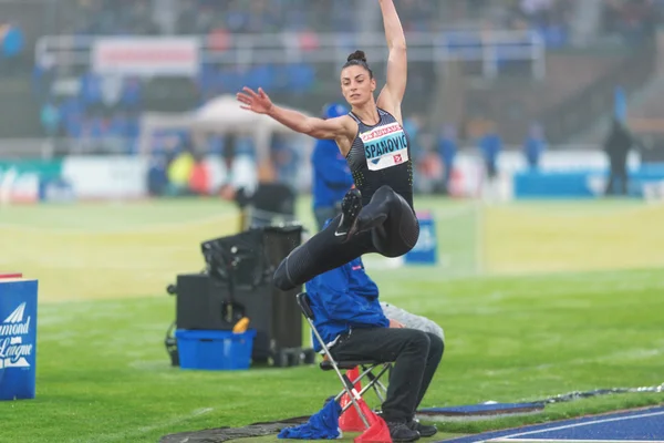 Ivana Spanovic in het verspringen bij de IAAF Diamond League in Stockholm — Stockfoto