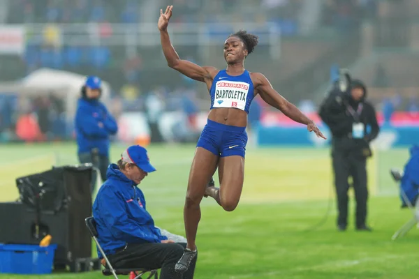 Tianna Bartoletta en el salto de longitud en la IAAF Diamond League en — Foto de Stock