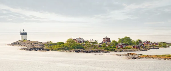 Vuurtoren Svartklubben in Grisslehamn van bovenaf in een extreme p — Stockfoto