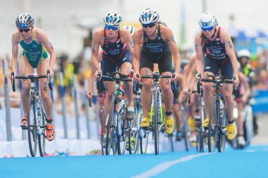 Arasında geçiş öncesi son turda bisikletçiler grubu 