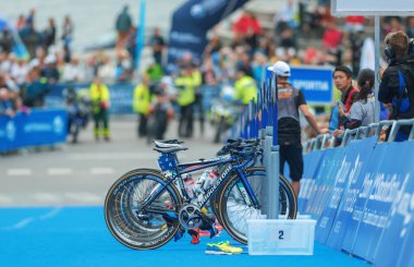 Bisiklet ve koşu arasındaki geçişte Bikestands 