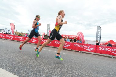 Michel (Bel) ve t geniş açı görünümünde çalışan Lindemann (Ger)