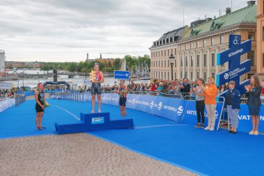 Kazanan Flora Duffy (NZL), ikinci Andrea Hewitt (NZL) ve üçüncü Helen Jenkins (GBR)