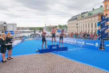 Kazanan Flora Duffy (NZL), ikinci Andrea Hewitt (NZL) ve üçüncü Helen Jenkins (GBR)