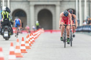 Andreas Shilling (Den) Xavier Grenier Talavera önünde (Can)