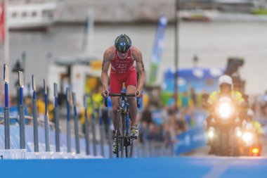 Lukas Pertl (Aut) Mens Itu Triatlon de arka ışık bisiklet