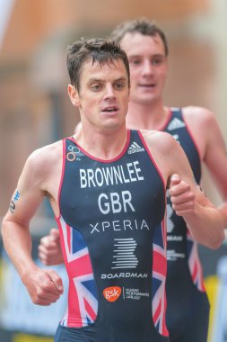 Jonathan ve Alistair Brownlee (Gbr) birlikte las çalışan