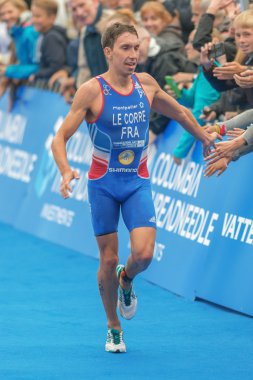 Pierre Le Corre (Fra) Mens I bitirmek de el çırparak