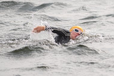 Laura Lindemann (GER) doing a warmup crawl in the water before t