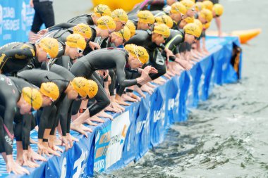 Swi ile Stockholm'de Kadınlar Itu Triatlon olay başlangıcı