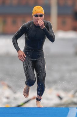 Yurie Kato (JPN) ilk turda Kadınlar I 'de yüzüyor.