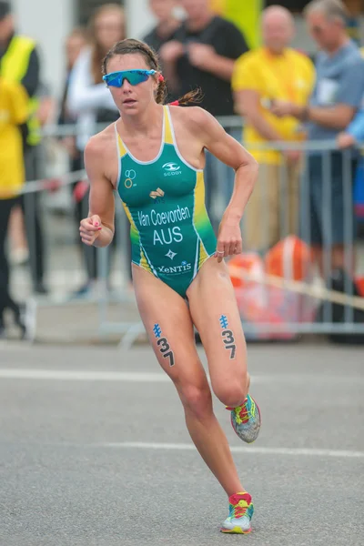 Natalie Van Coevorden (AUS) running into a curve at the Women IT — Stock Photo, Image