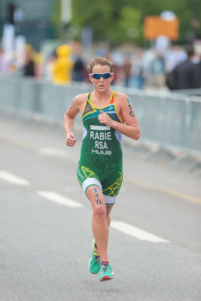 Mari Rabie (RSA) na última volta na corrida nas Mulheres — Fotografia de Stock