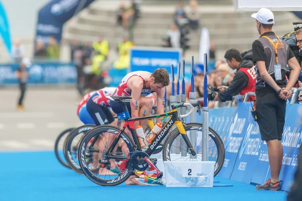 Jonathan y Alistair Brownlee (GBR) en la transición a runnin —  Fotos de Stock