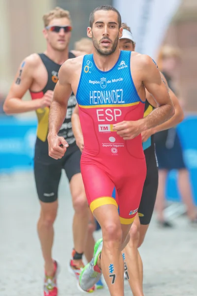 Vicente Hernandez (ESP) correndo no evento Mens ITU Triathlon — Fotografia de Stock