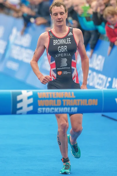 Winner Alistair Brownlee running to the finish line at the Mens — Stock Photo, Image