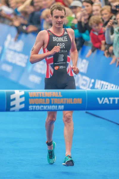 Winner Alistair Brownlee running to the finish line at the Mens — Stock Photo, Image