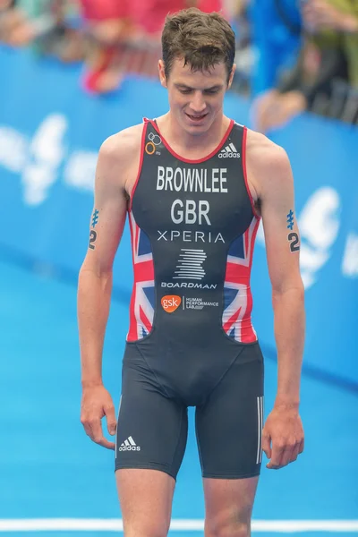 Jonathan Brownlee in the finish area second at the Mens ITU Tria — Stock Photo, Image