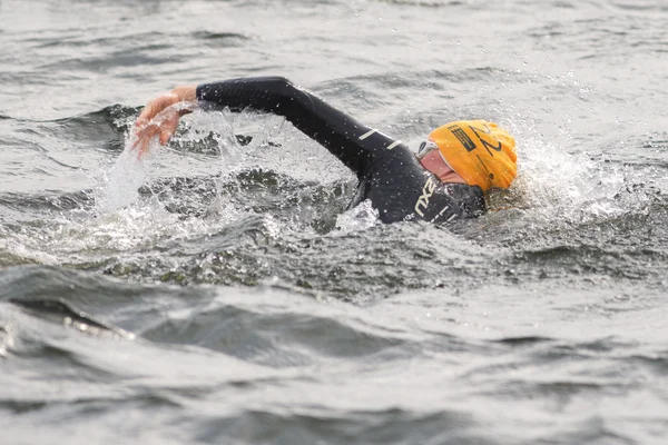 Laura Lindemann (GER) doing a warmup crawl in the water before t — Stockfoto