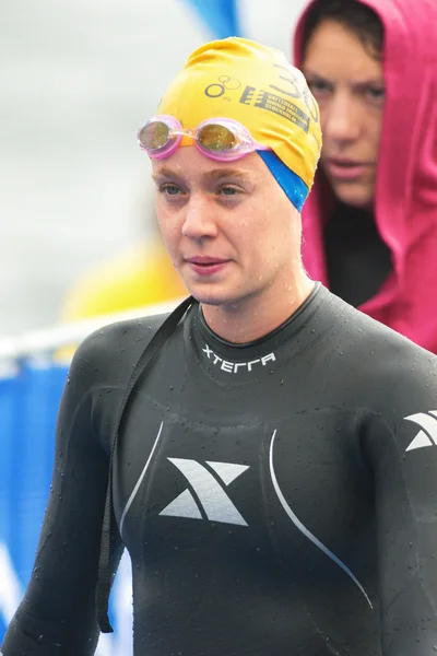 Taylor Knibb (USA) voor de start bij Women ITU Triathlon Event — Stockfoto