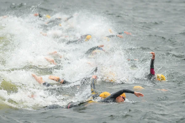 Após o início do evento Women ITU Triathlon em Estocolmo wi — Fotografia de Stock