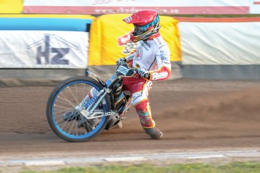 Rospiggarna ve Le arasındaki ilk eğriiçine Speedway raciner