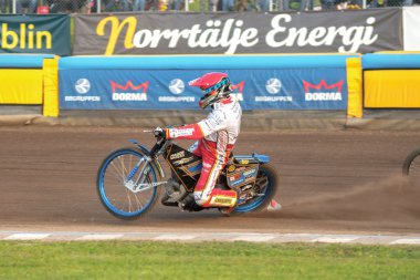 Rospiggarna ve Le arasındaki ilk eğriiçine Speedway raciner