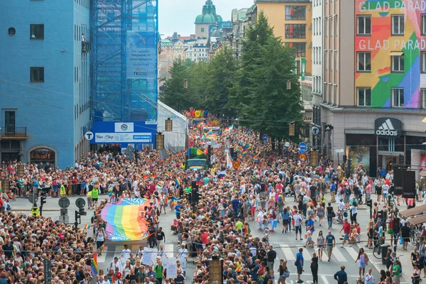 Défilé de la fierté à Stockholm et défilé au Kungsgatan — Photo