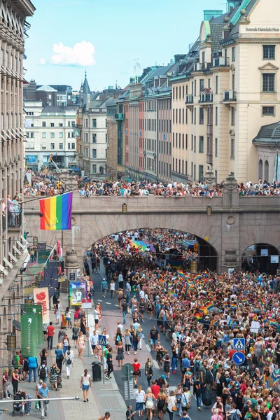 Desfile del orgullo en Estocolmo y el desfile en Kungsgatan — Foto de Stock