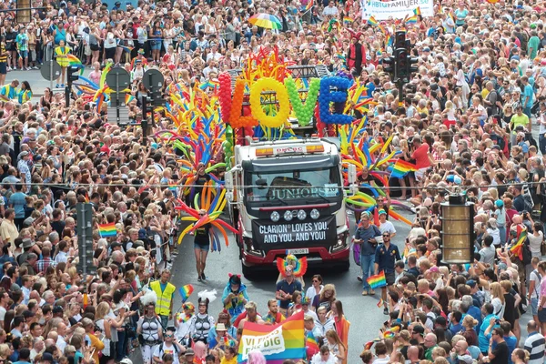 Pride parade in Stockholm and the parade going at Kungsgatan — Stock Photo, Image