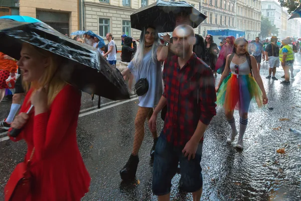 Desfile del orgullo en Estocolmo y el desfile en Sturegatan —  Fotos de Stock