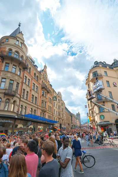 Desfile del orgullo en Estocolmo y el desfile a través de Stureplan — Foto de Stock