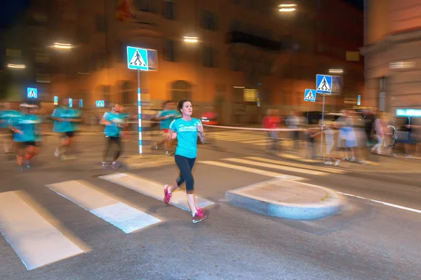 Biegacze w Midnight Run w Sztokholmie (Midnattsloppet) — Zdjęcie stockowe